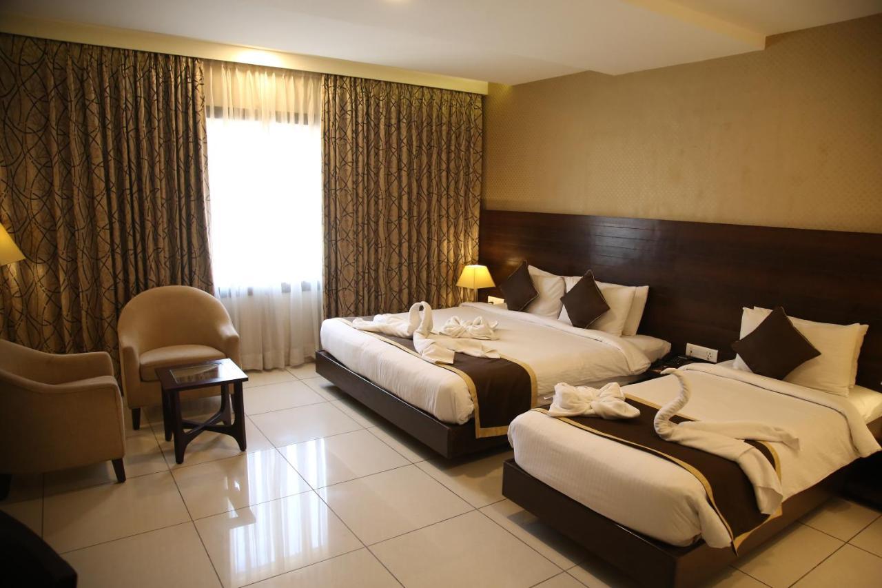 West Fort Hotel Бангалор Екстериор снимка