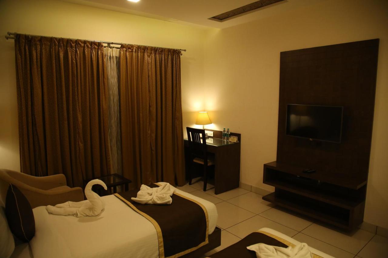 West Fort Hotel Бангалор Екстериор снимка